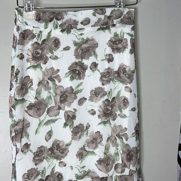 Floral chiffon midi skirt with ruffle hem - Picture 5 of 9